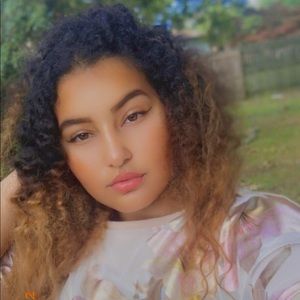 Meet your Posher, Habiba